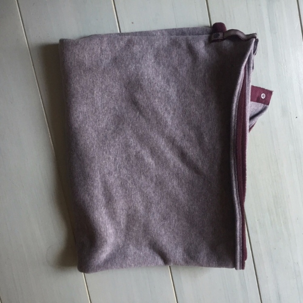 Lululemon Vinyasa Scarf Velour, Slate & Bordeaux